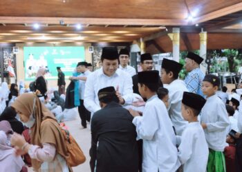 Baznas Sidoarjo dan Siantar Top Peduli Bukber dan Bagikan Ratusan Santunan Anak Yatim