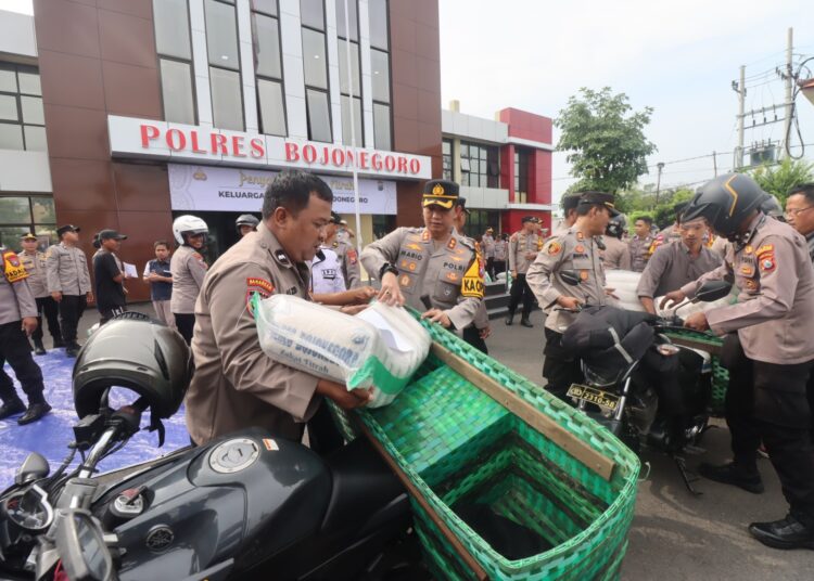 Polres Bojonegoro Salurkan Ribuan Paket Zakat Fitrah