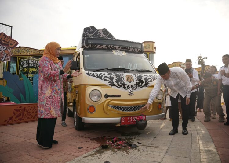 Resmikan Fasilitas Masyarakat dan Berbagi Berkah, Bupati Tuban di Apresiasi Gubernur Jatim