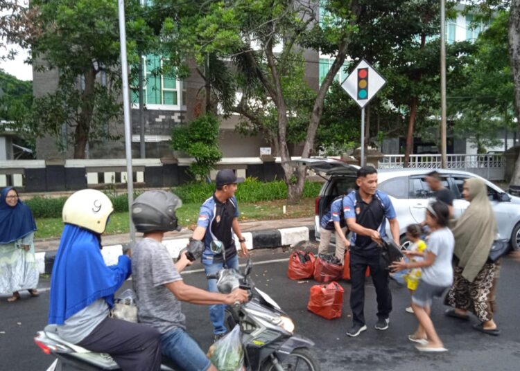 FKBN Lamongan Baksos, Bagi-bagi Takjil dan Nasi Kotak