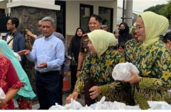 Tebar Berkah Ramadan, Kejari Bojonegoro Berbagi Takjil