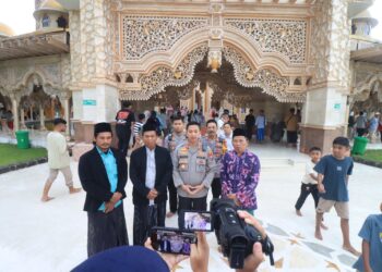Kapolres Bojonegoro Pantau Pengamanan Wisata Religi di Masjid Margomulyo