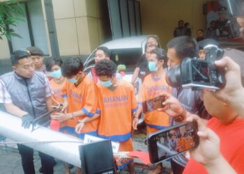 Satreskrim Polresta Sidoarjo Tangkap Komplotan Pencuri Pipa Stainless PT Tjiwi Kimia