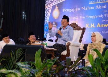 Hadirkan Ulama Kondang KH Anwar Zahid di Pengajian Rutin Ahad Pahing
