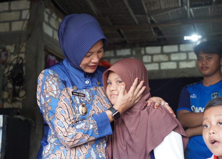 Berjuta Santunan, Kasih dan Pelukan Warnai Kunjungan Wabup Bojonegoro di Program “KUSUMO”