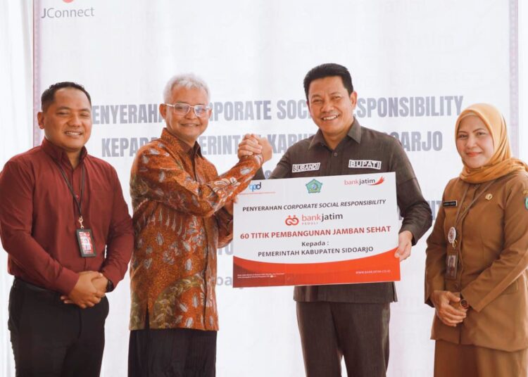 Bupati Sidoarjo Apresiasi Bantuan 60 Jamban Sehat Bank Jatim