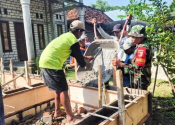 Warga Margoagung Bersama Koramil Sumberrejo Bojonegoro Cor Pondasi Musholla