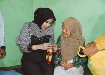 Wabup Sidoarjo Mimik Idayana Kunjungi Nenek Sebatang Kara