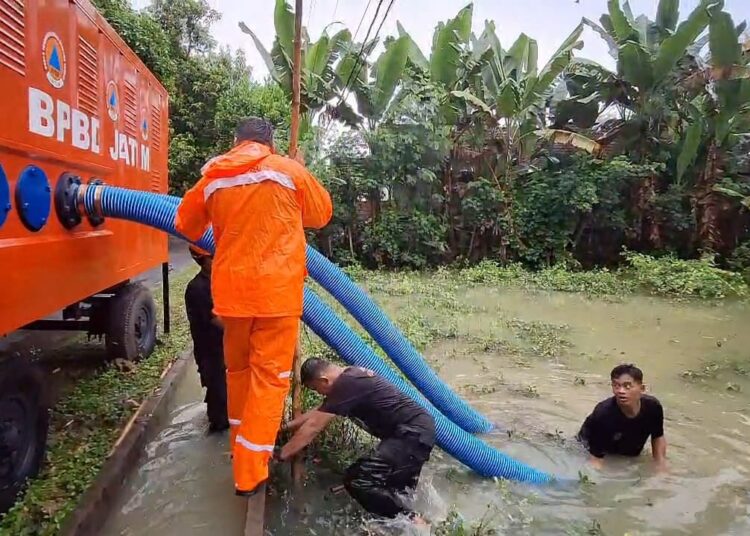 Lahan Warga Terendam, Ini Upaya Cepat BPBD Tuban Tangani Banjir