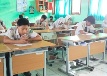 Tepis Soal Isu Miring di Medsos, Semua Siswa SMPN 3 Lamongan Ikuti Ujian.