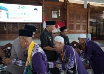 Wabup Tuban Berangkatkan 751 CJH, Komitmen Tingkatkan Pelayanan