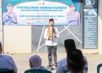 Polres Bojonegoro Berbagi Daging Kurban untuk Warga dan Mitra Kepolisian