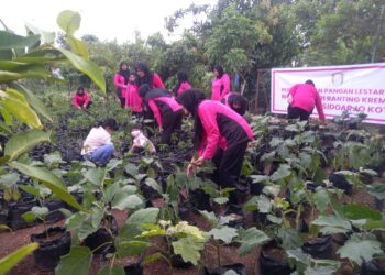 Wujud Dukungan P2L, Polsek Krembung dan Bhayangkari Turun Bareng ke Desa Lemujut