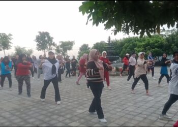 Komunitas Emak-emak Senam Sehat di WTG