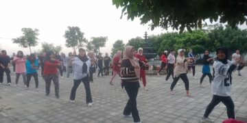 Komunitas Emak-emak Senam Sehat di WTG