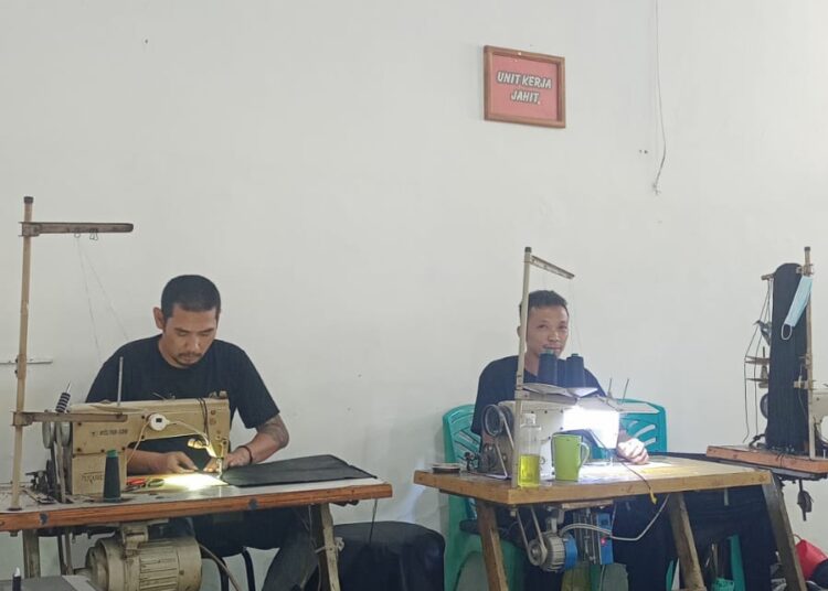 Lapas Sidoarjo, Asah Keterampilan WBP Melalui Pelatihan Menjahit Siapkan Masa Depan 
