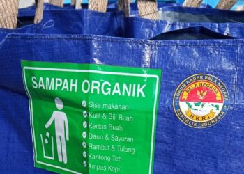 Gerakan Pilah Sampah, FKBN Lamongan Serahkan Kantong Sampah ke KNJ