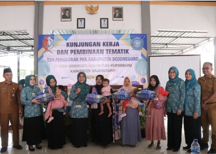 Ketua TP PKK Bojonegoro Sebut Potensi Lokal di Kepohbaru Bagus