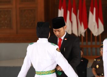 Kukuhkan Paskibraka Tuban 2025, Ini Pesan Bupati Lindra