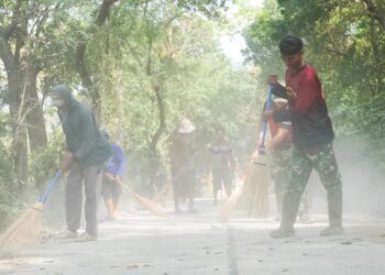 Warga Soko dan Satgas TMMD 125 Bojonegoro Kerja Bakti Jelang Penutupan TMMD