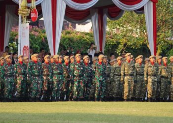 Komcad Bela Negara DIY Ikuti Upacara Penurunan Bendera HUT ke-80 RI di Gedung Agung