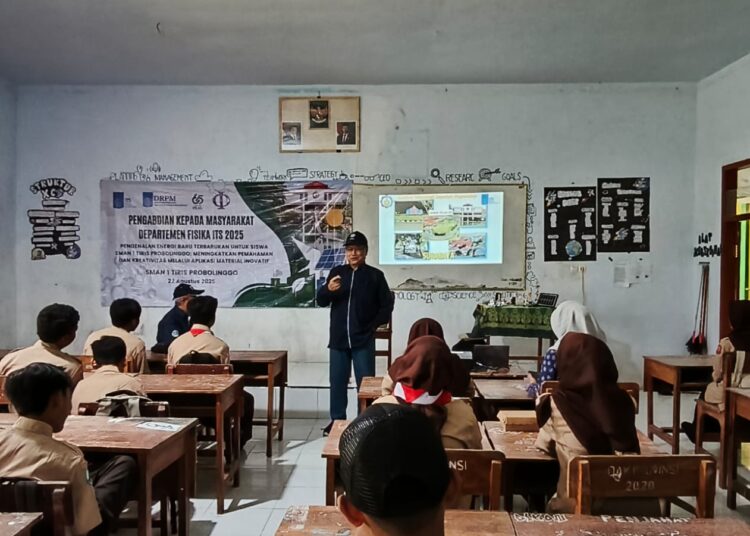 Fisika Jadi Seru! Dosen ITS Ajari Siswa Tiris Rakit Panel Surya hingga Teleskop
