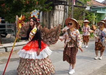 Karnaval Perdana Dusun Prambon Lamongan Meriah dan Kreatif