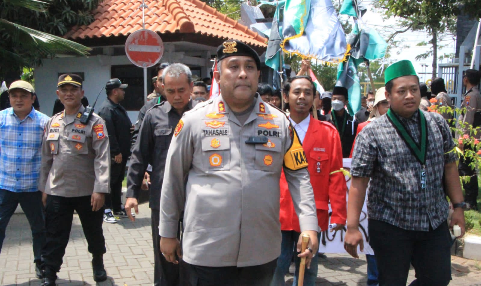 HMI dan GMNI Tuban Aksi Damai, Kapolres Tuban Pimpin Pengamanan