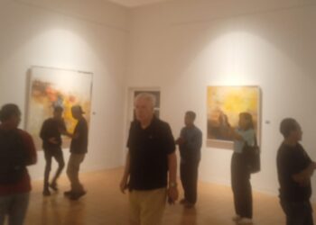 Pameran Tunggal Pelukis Abstrak Tien Hong Bertajuk “Garis, Warna dan Ruang”