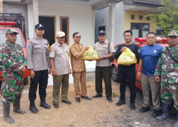 TNI-POLRI dan BPBD Tuban Bantu Korban Puting Beliung