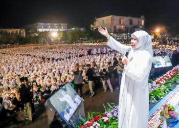 Lirboyo Bersholawat Jelang Hari Santri ke-10, Gubernur Khofifah: Santri Harus Berdaya