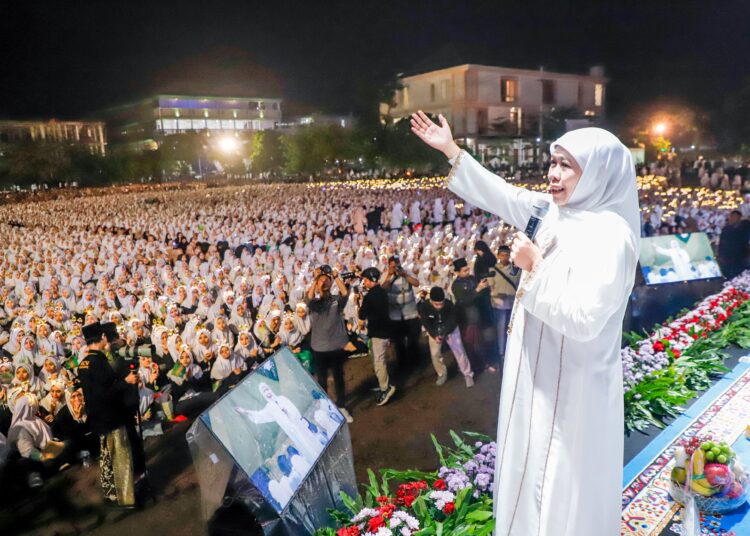 Lirboyo Bersholawat Jelang Hari Santri ke-10, Gubernur Khofifah: Santri Harus Berdaya