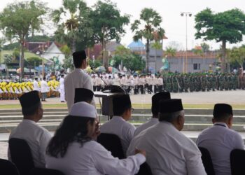 Pimpin Upacara HSN 2025, Bupati Tuban Ajak Santri Rawat Tradisi Pesantren