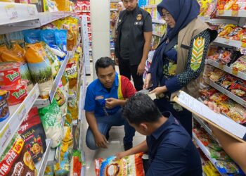 Petugas Gabungan di Bojonegoro Sidak Sejumlah Toko Tradisional dan Modern