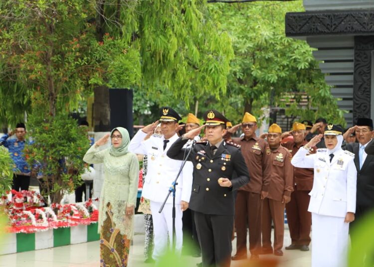 Upacara Hari Pahlawan di Alun-alun Bojonegoro Berlangsung Khidmat