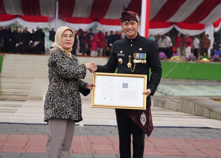 Sertifikat IG Batik Tenun Gedhog Jadi Kado Indah di HJT 732