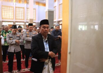 Polres Bojonegoro Shalat Gaib untuk Korban Banjir di Aceh dan Sumatera 
