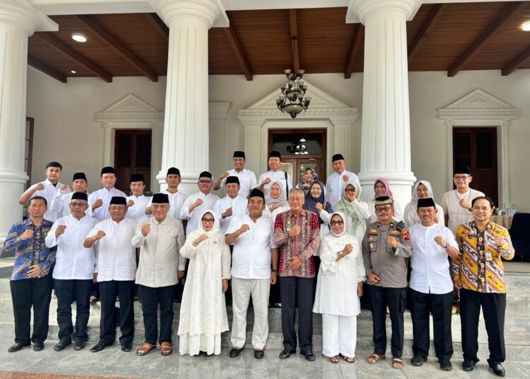Wabup Tuban Sambut Rombongan Pemkab Blora, Ziarah di Makam Tjitrosoman