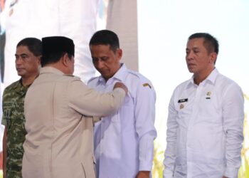 Bupati Wahono Terima Satyalancana Wira Karya dari Presiden RI