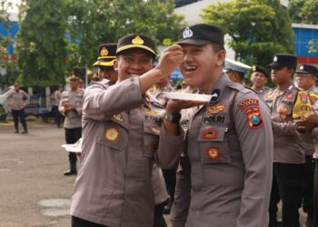 Kapolres Tuban Rayakan Ultah Anggota yang Lahir Januari