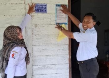 Rumah KPM Bansos di Bojonegoro Dipasang Stiker Miskin