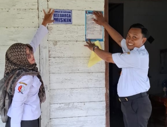 Rumah KPM Bansos di Bojonegoro Dipasang Stiker Miskin