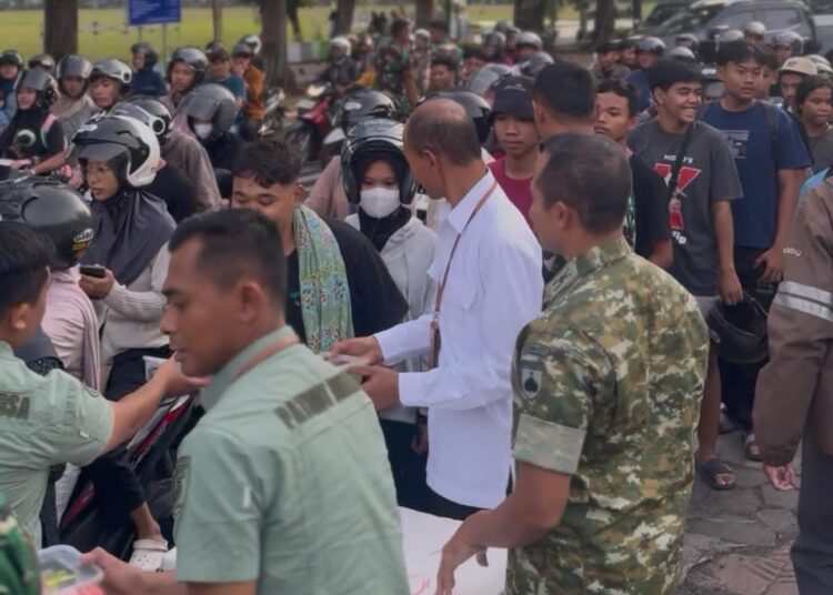 Yayasan Patriot Bangsa Mandiri Bersama Kodim 0731 Berbagi Takjil