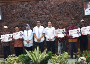 200 Abang Becak di Bojonegoro Terima Bantuan Becak Listrik dari Presiden Prabowo