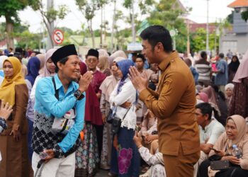 Bupati Tuban Berangkatkan 376 Jemaah Haji Kloter 26, Titip Doa untuk Daerah