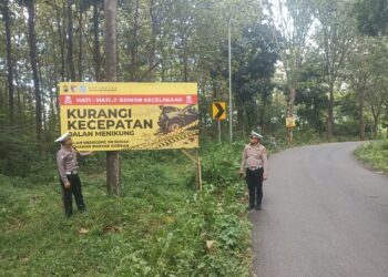 Satlantas Bojonegoro Pasang Imbauan di Area Black Spot