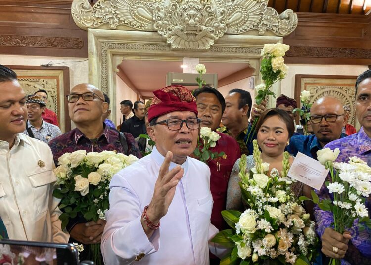 Warga Serangan dan Jimbaran Beri Mawar Putih, Apresiasi Pansus TRAP DPRD Bali