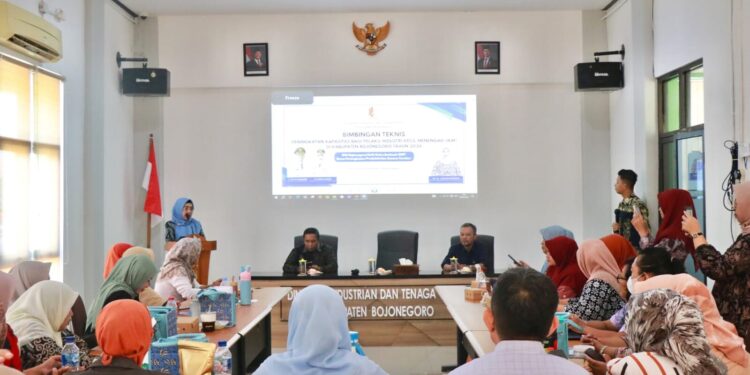 Bimtek, Disperinaker Bojonegoro Dorong Para Pelaku IKM Bisa Naik Kelas