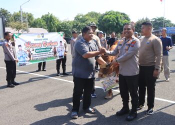 Polres Tuban Salurkan Puluhan Hewan Kurban ke Masyarakat