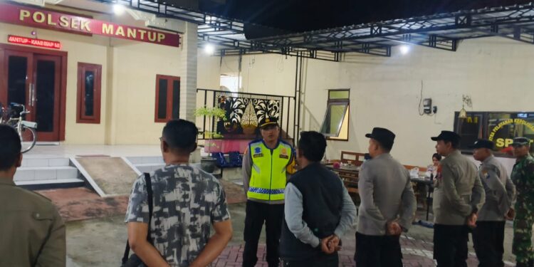 Polsek Mantup Bersama Koramil dan Satpol PP Patroli Malam, Antisipasi Gangguan Kamtibmas